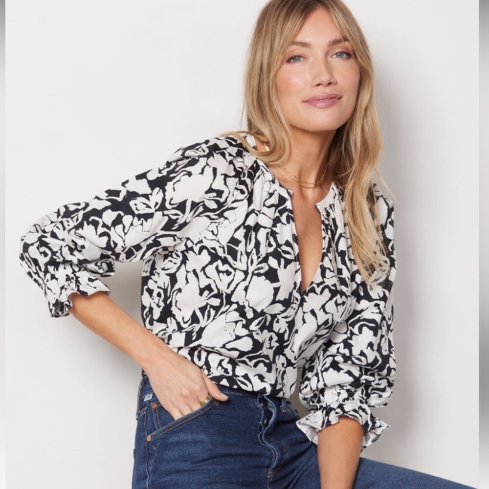 Evereve Jordy Black White Floral 3/4 Sleeve Blouse